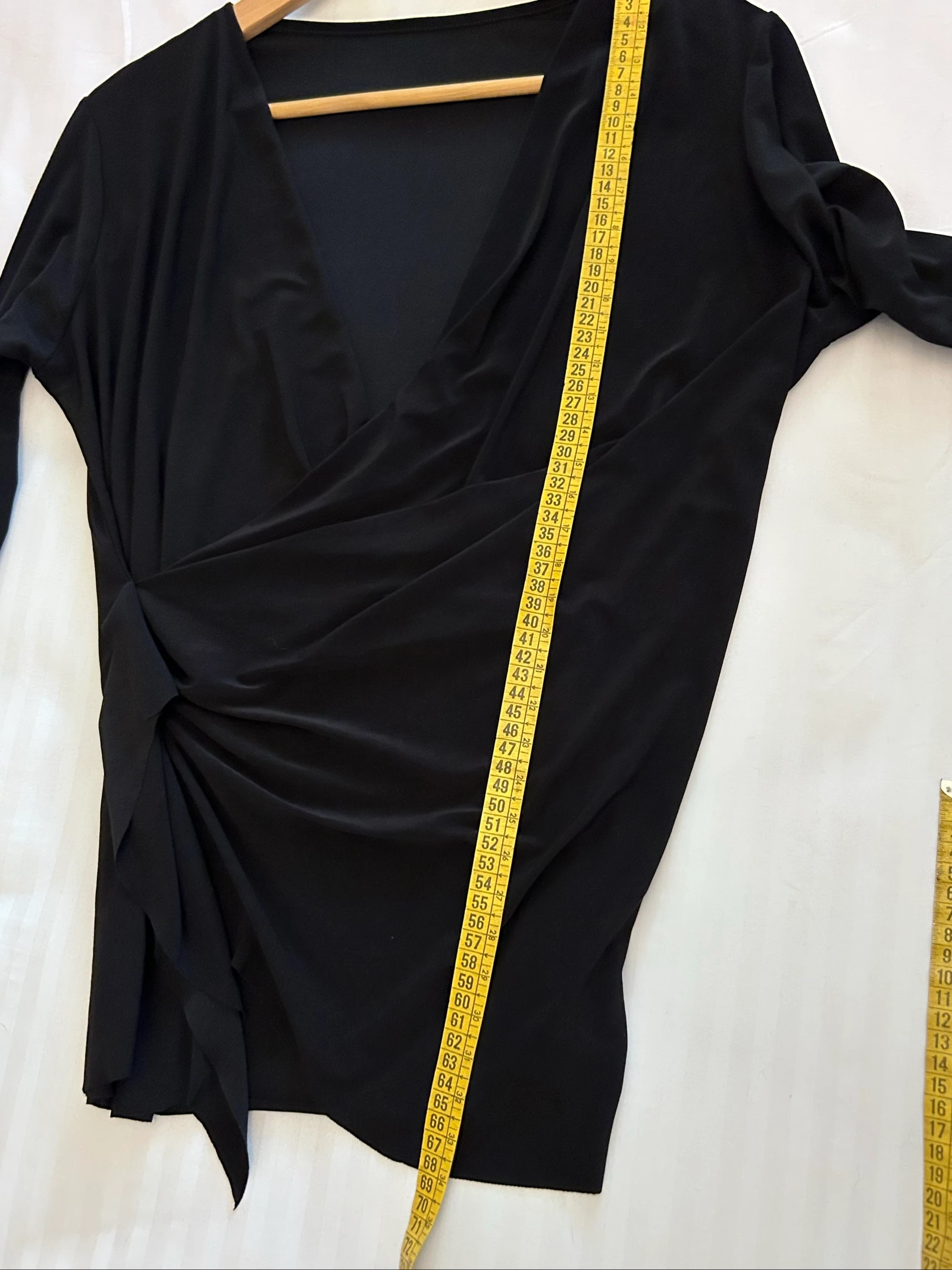Top vintage en lycra noir, décolleté croisé, plissé sur le côté, taille M – photo 5